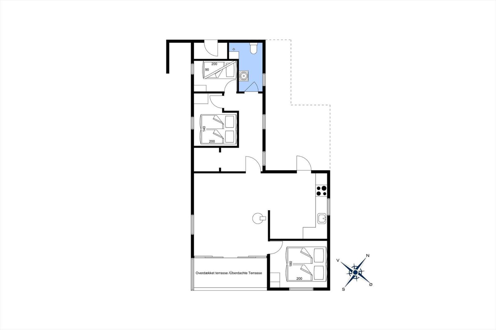 Wohnung mit drei Schlafzimmern, Küche und überdachter Terrasse.