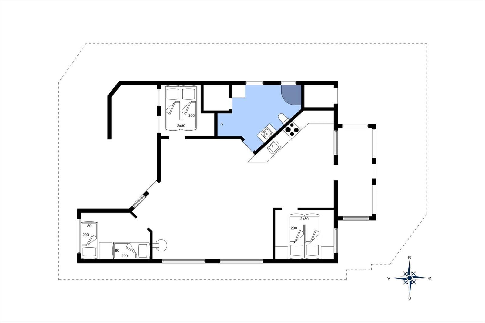 Wohnung mit Küche, Schlafzimmer und Bad. Flur führt zu allen Räumen.