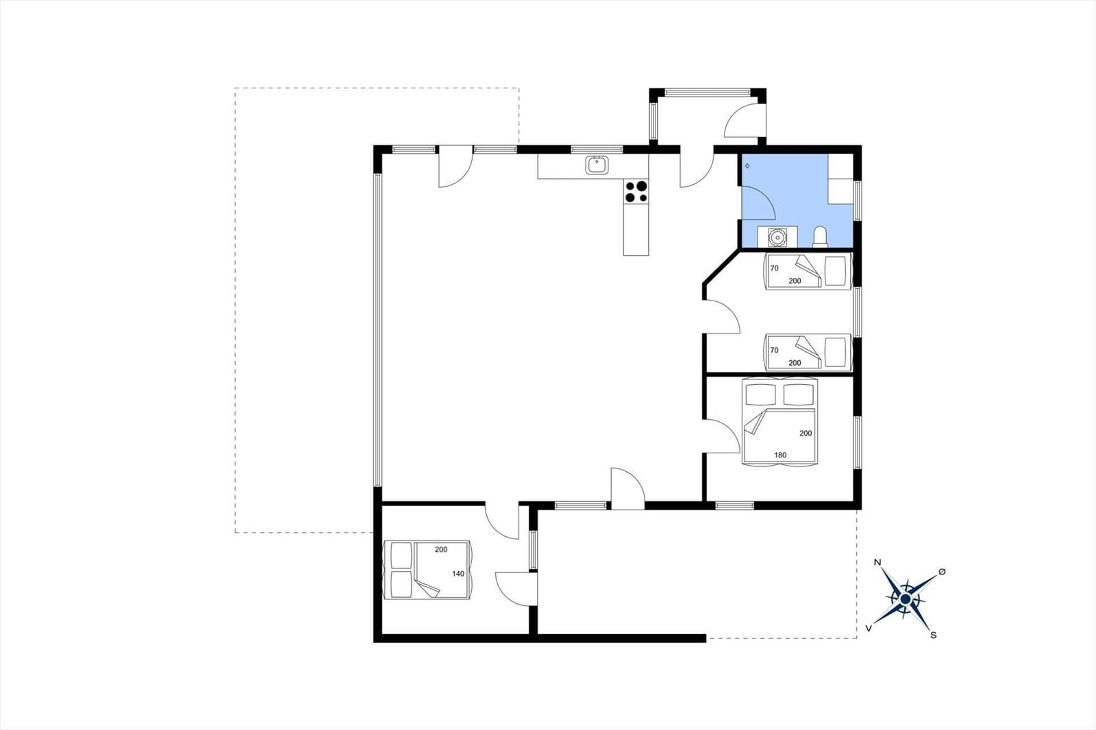Wohnung mit drei Schlafzimmern, Küche und Bad. Raumplan mit Orientierung.