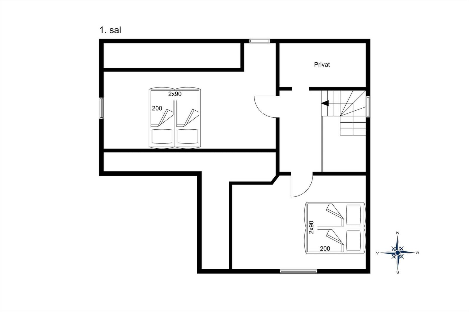 Erdgeschoss mit Wohnbereich, privatem Raum und Treppe zur oberen Etage.