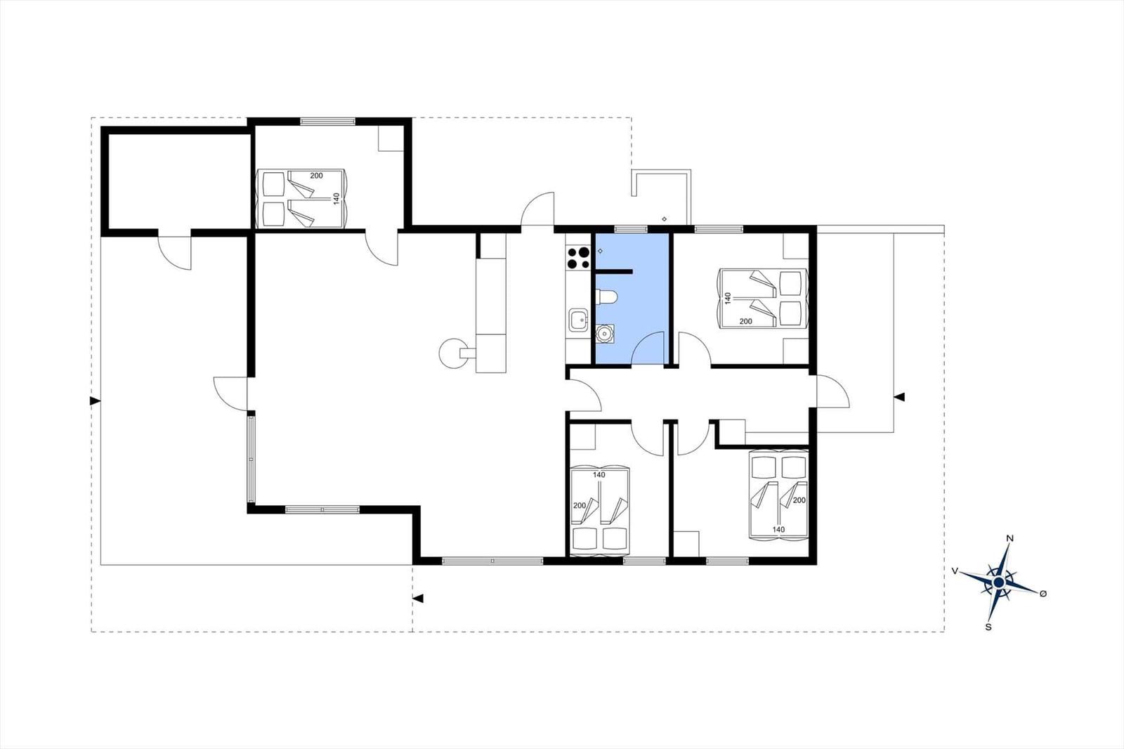 Dies ist eine Grundrisszeichnung einer Wohnung mit mehreren Schlafzimmern und einer Küche.