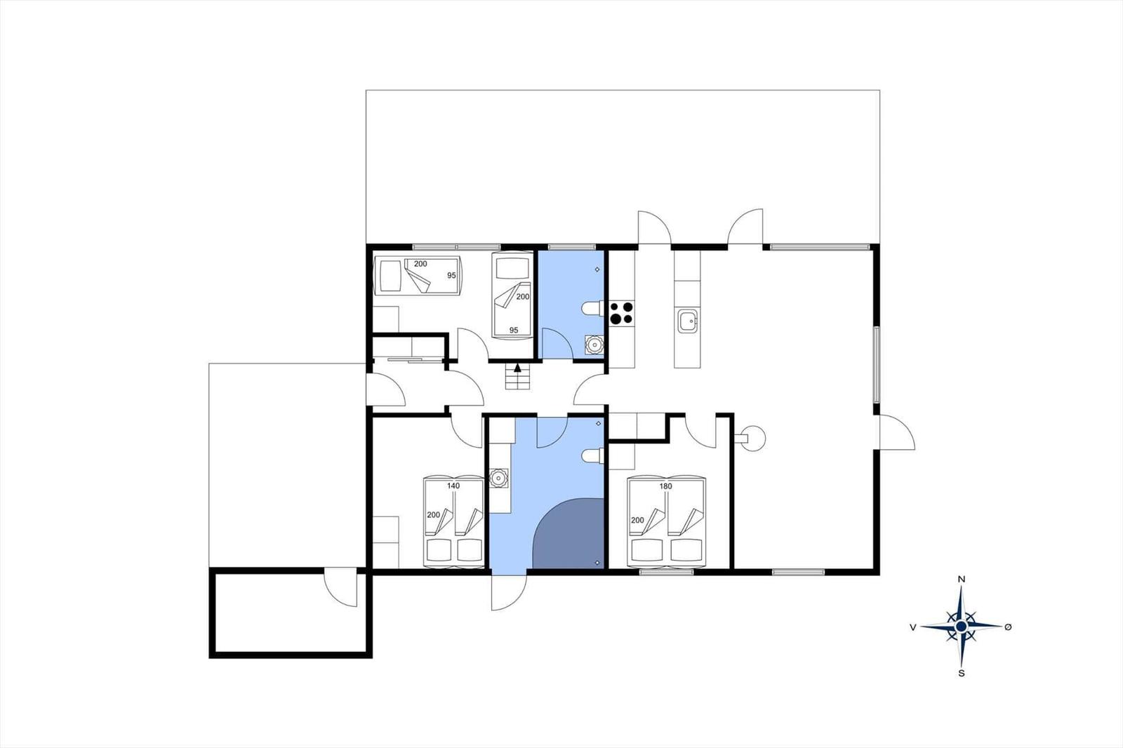 Die Wohnung hat drei Schlafzimmer, eine Küche und ein Bad. Ein Flur führt zu allen Räumen.