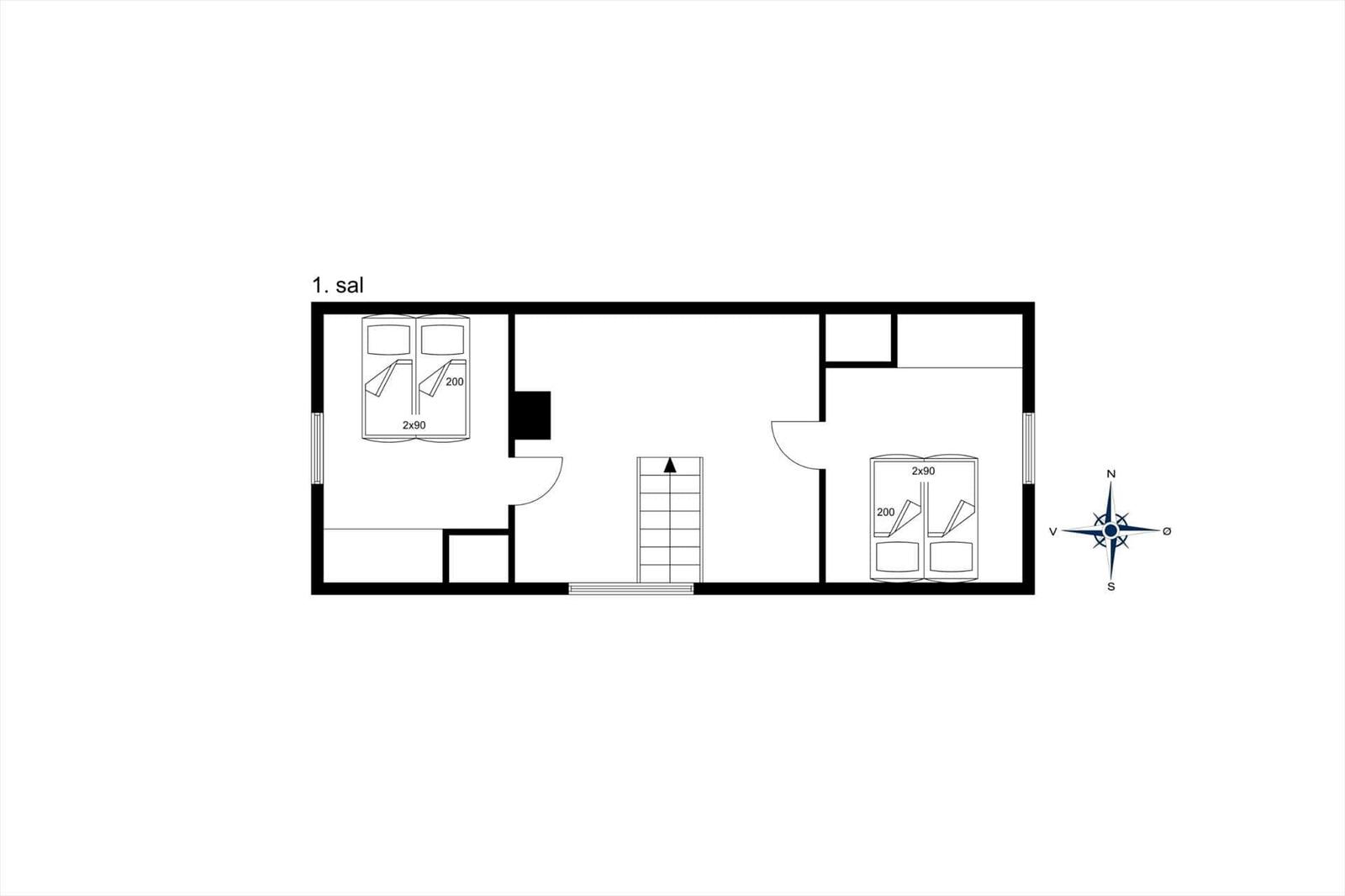 Erster Stock: zwei Schlafzimmer mit jeweils zwei Betten, Treppe und Kompass.