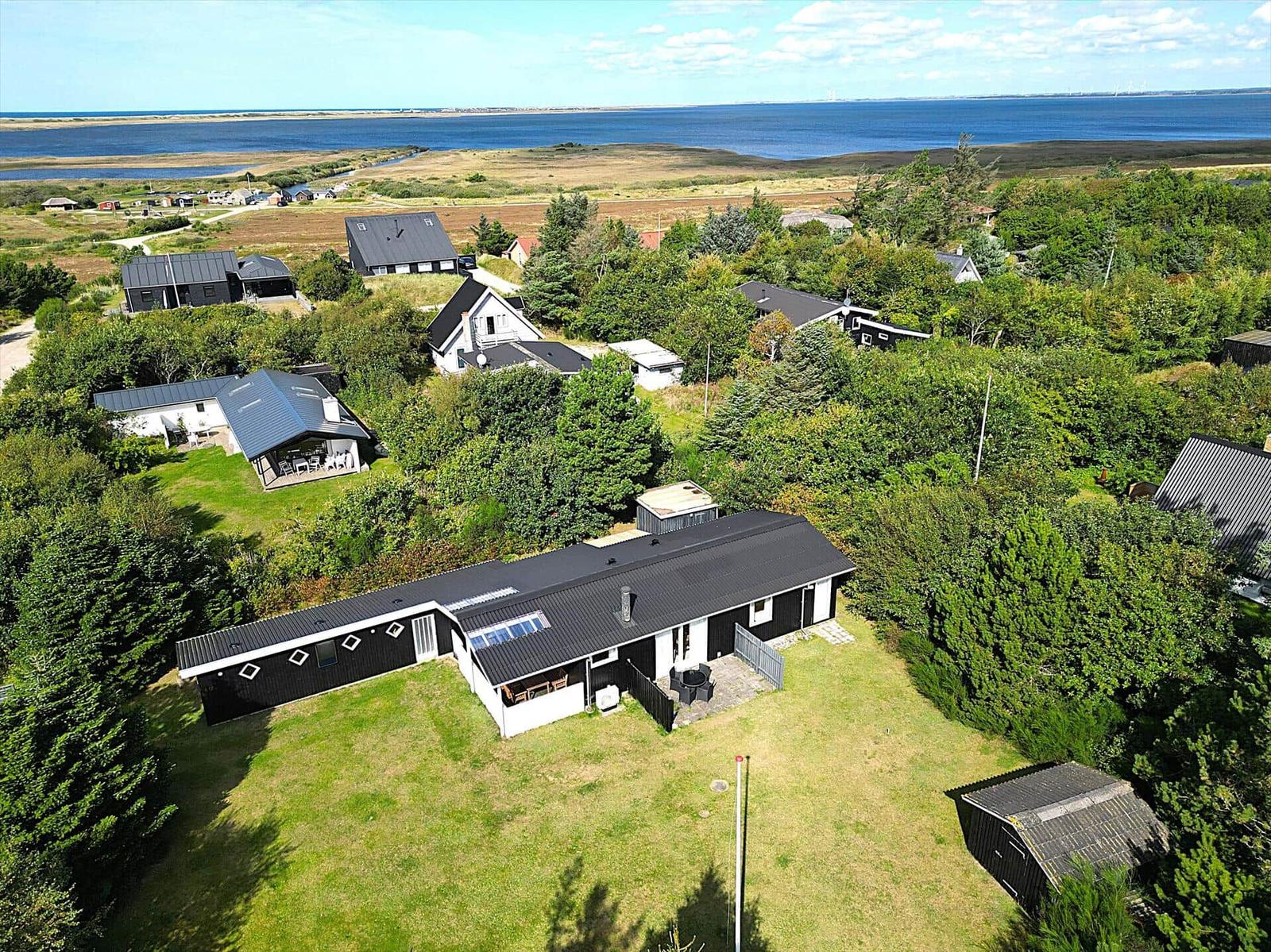 Moderne Villa mit Garten und Blick aufs Meer