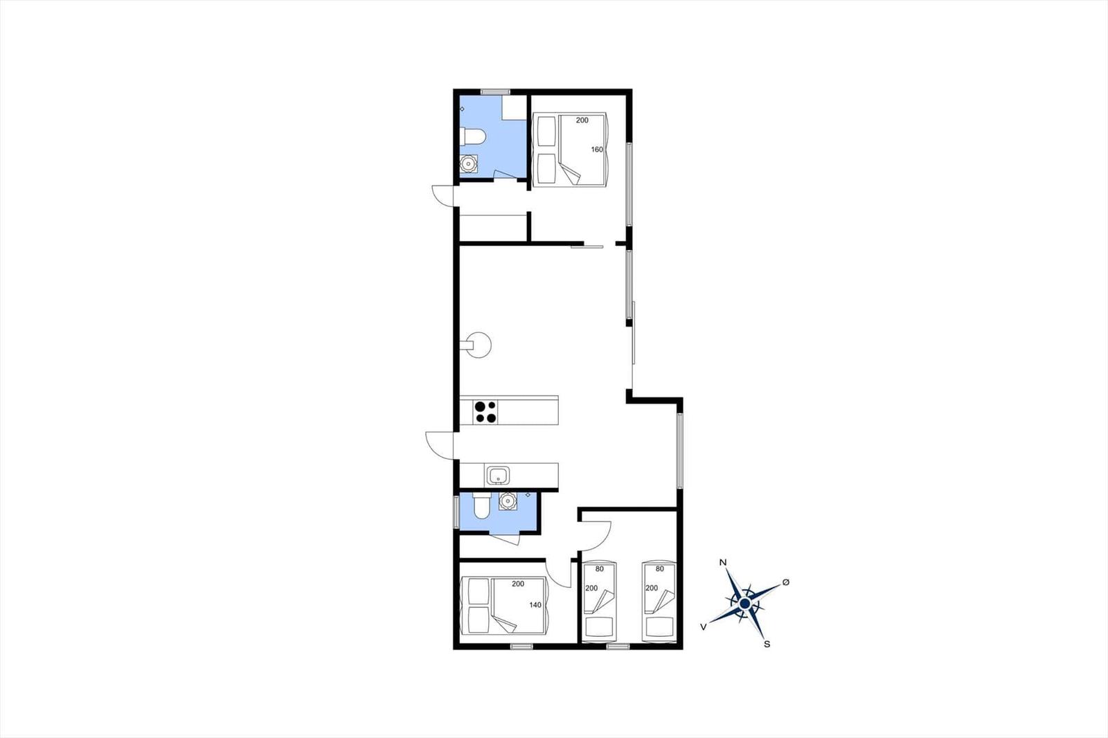 Wohnung mit Küche, Schlafzimmer und Bad. Raumübersicht mit Kompass.