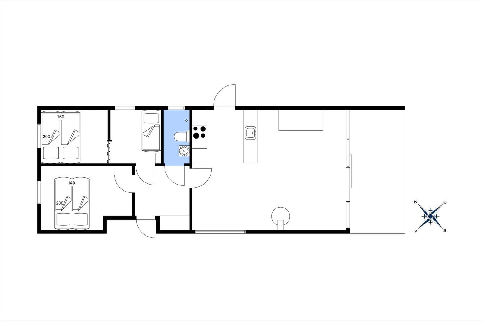 Zwei Schlafzimmer, Küche und Bad in einer Wohnung.