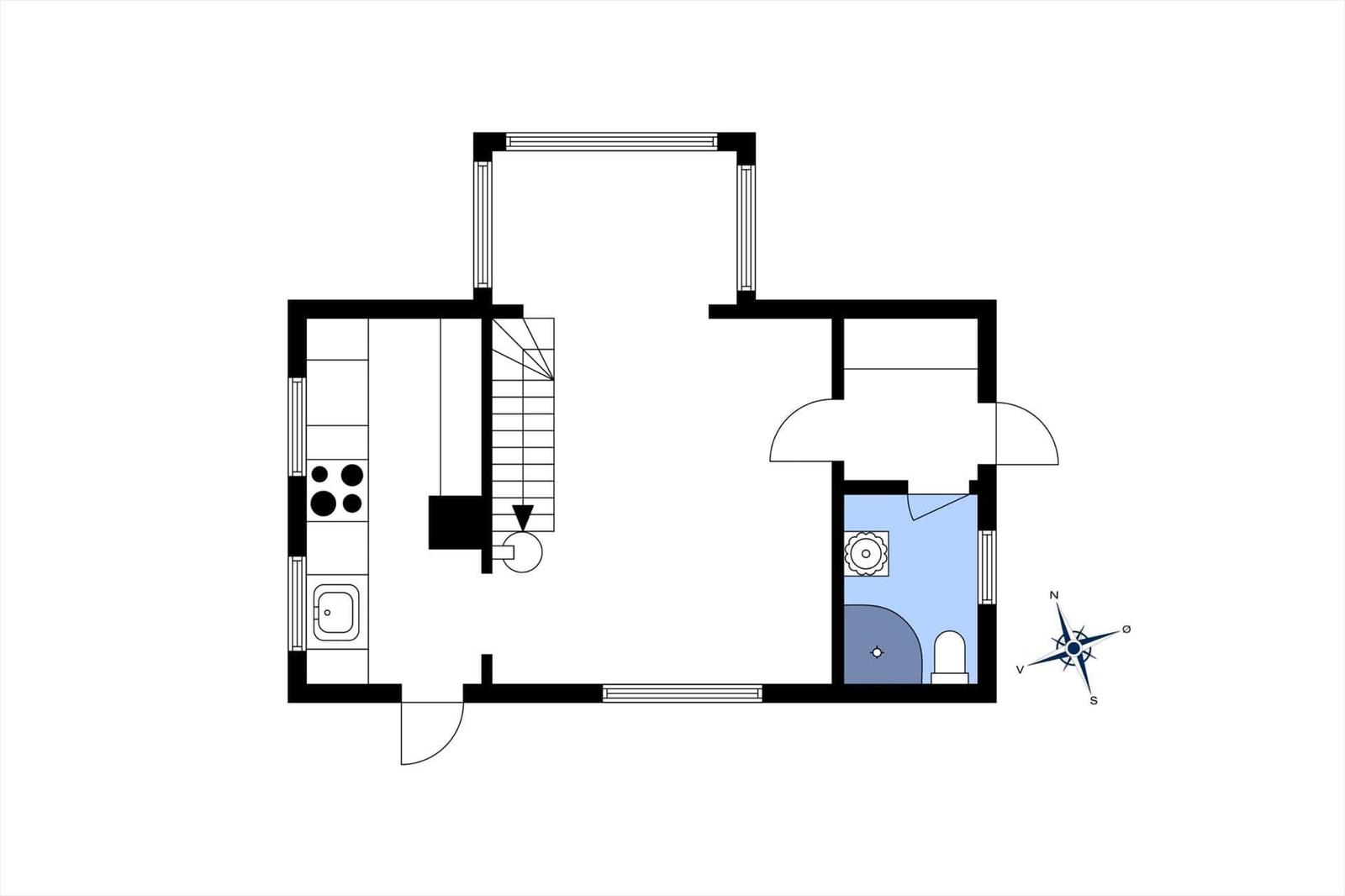 Einfamilienhausgrundriss mit Küche, Bad und Treppe zur oberen Etage.