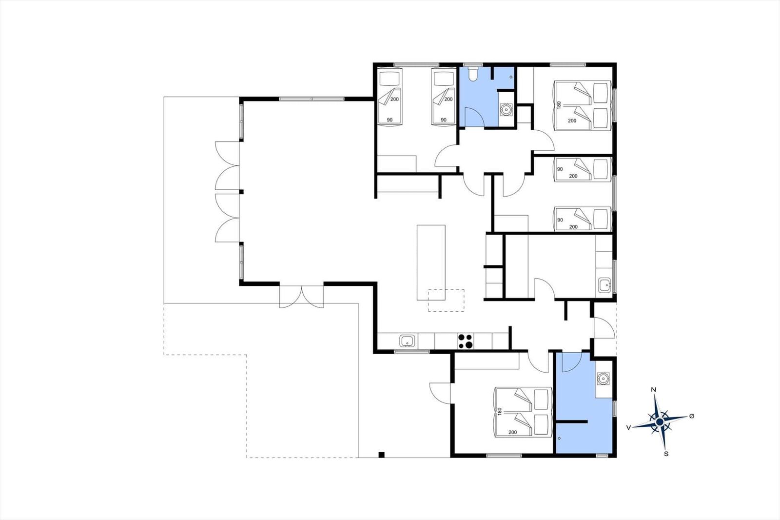 Wohnung mit mehreren Schlafzimmern und Baden. Grundriss mit Kompass.