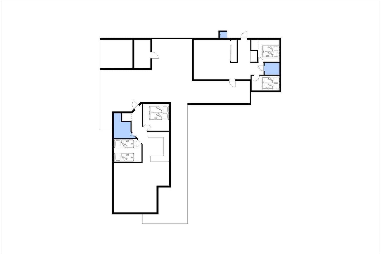 Flur mit drei Schlafzimmern und einem Bad