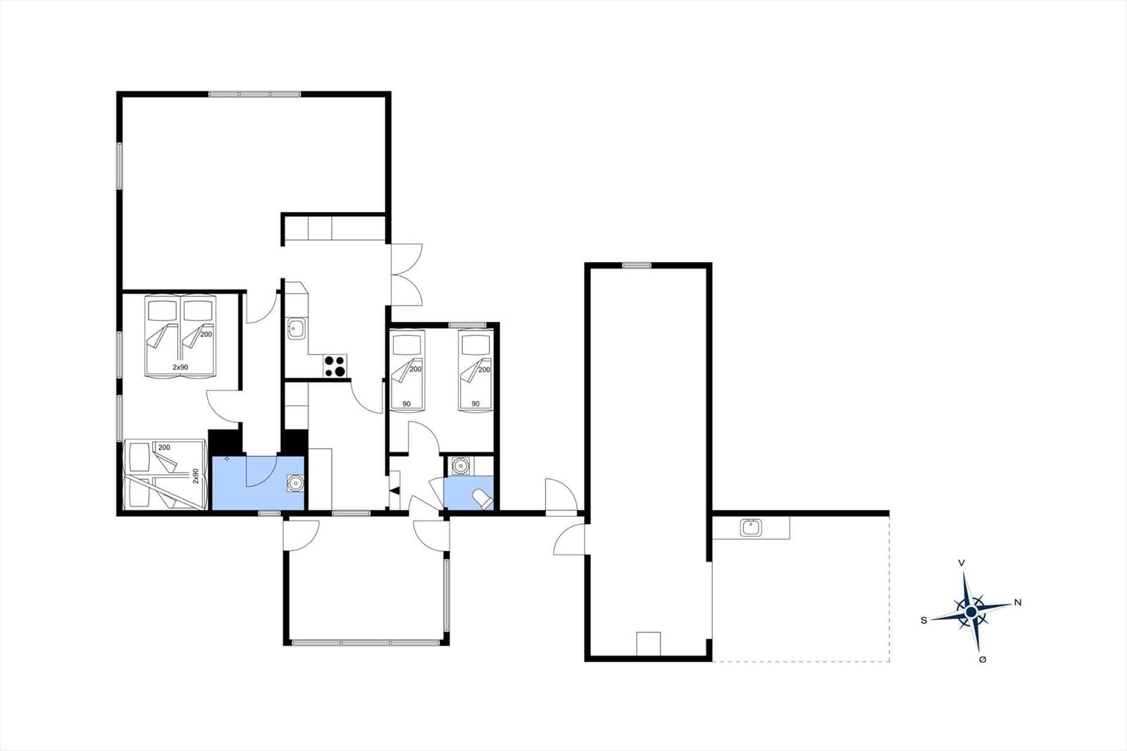 Wohnung mit drei Schlafzimmern, Küche und Bad. Außenbereich mit Waschbecken.