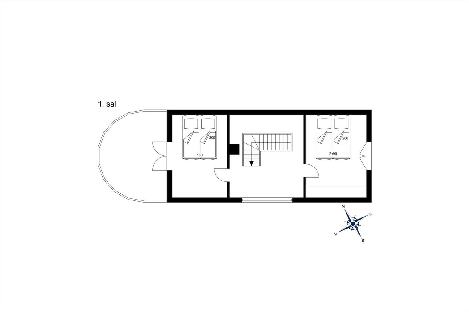 Erdgeschoss mit zwei Schlafzimmern und Treppe zur nächsten Etage.