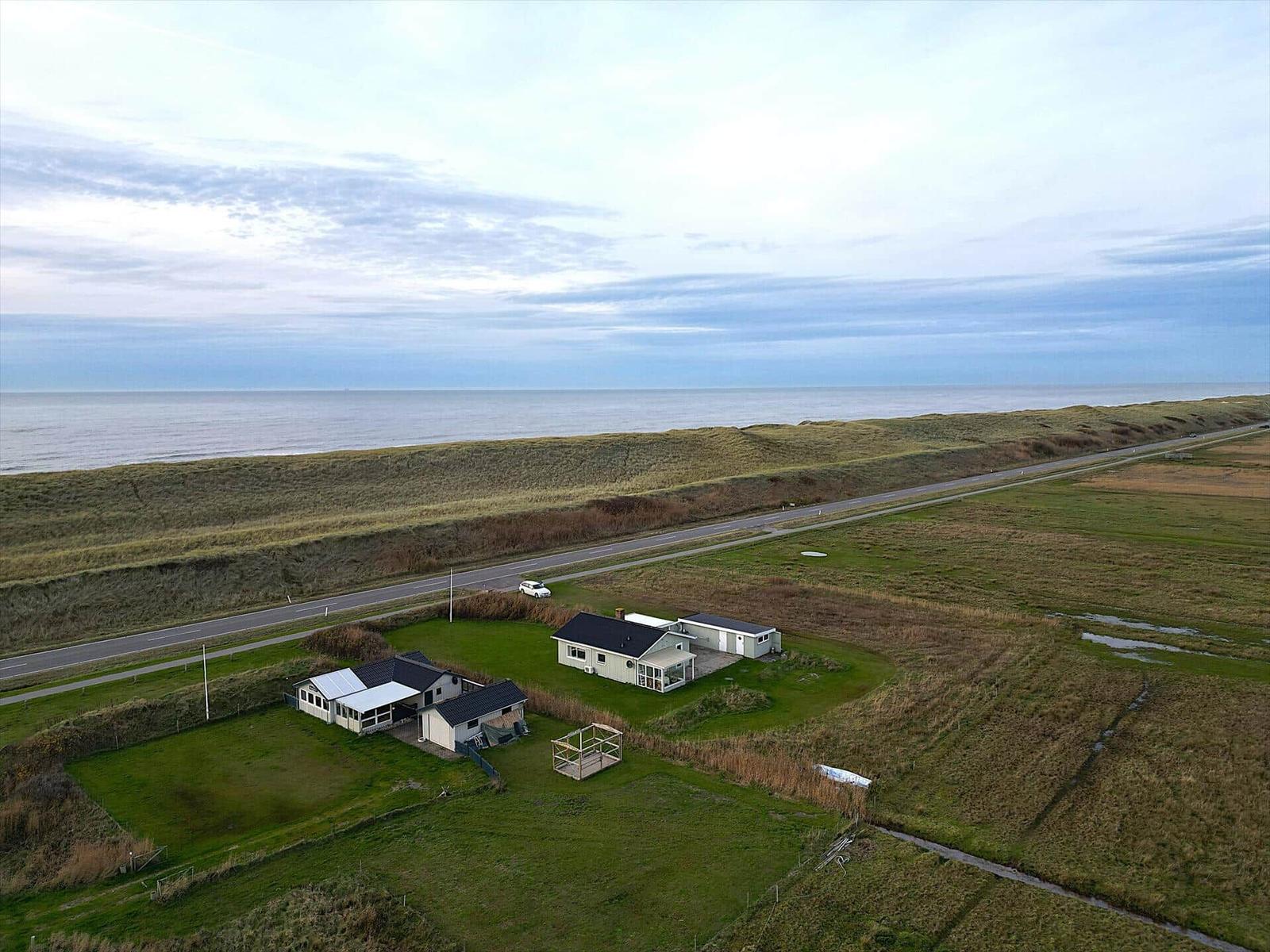 Haus mit Garten und Blick aufs Meer