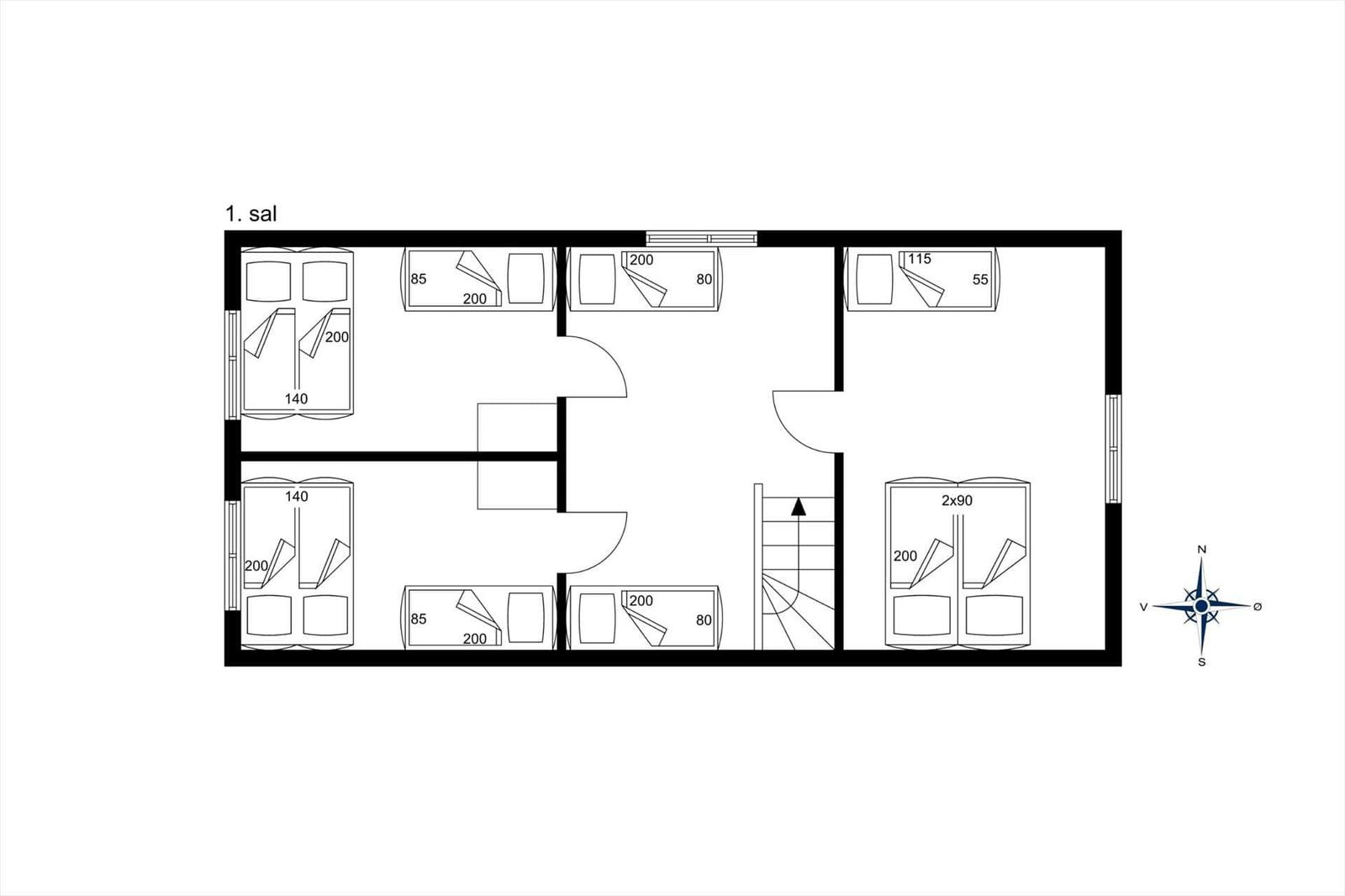 Erster Stock mit Schlafzimmern und Treppe zur zweiten Etage.