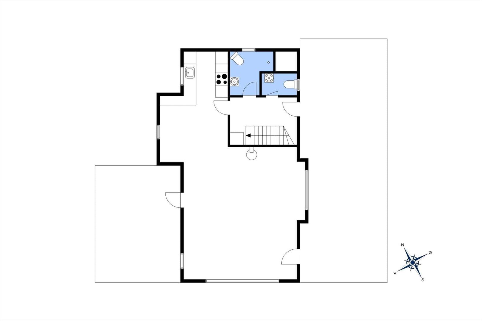 Wohnung mit Küche, Bad und Treppenhaus. Richtung nach Norden.
