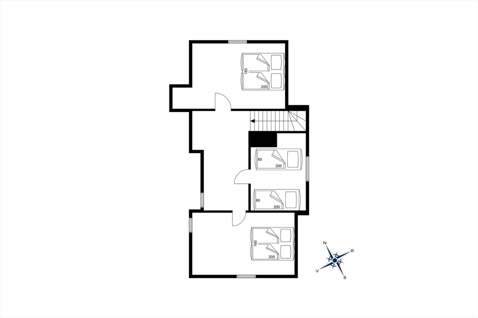 Wohnung mit drei Schlafzimmern und Treppe zur oberen Etage.