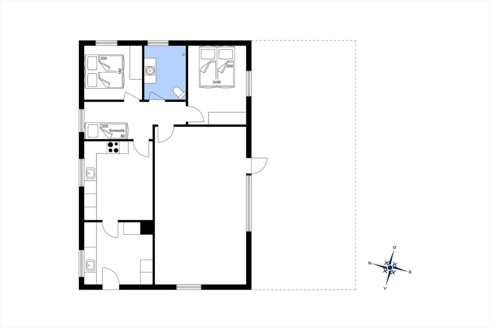 Wohnung mit zwei Schlafzimmern, Küche und Bad. Großer Wohnbereich mit Sofa.