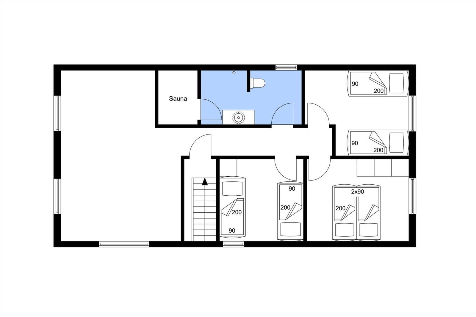 Wohnung mit Sauna, Bad und mehreren Schlafzimmern mit Betten.