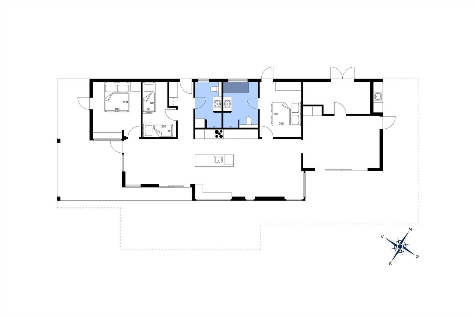 Wohnung mit drei Schlafzimmern, Küche und Bad. Flur und Wohnbereich sind groß.