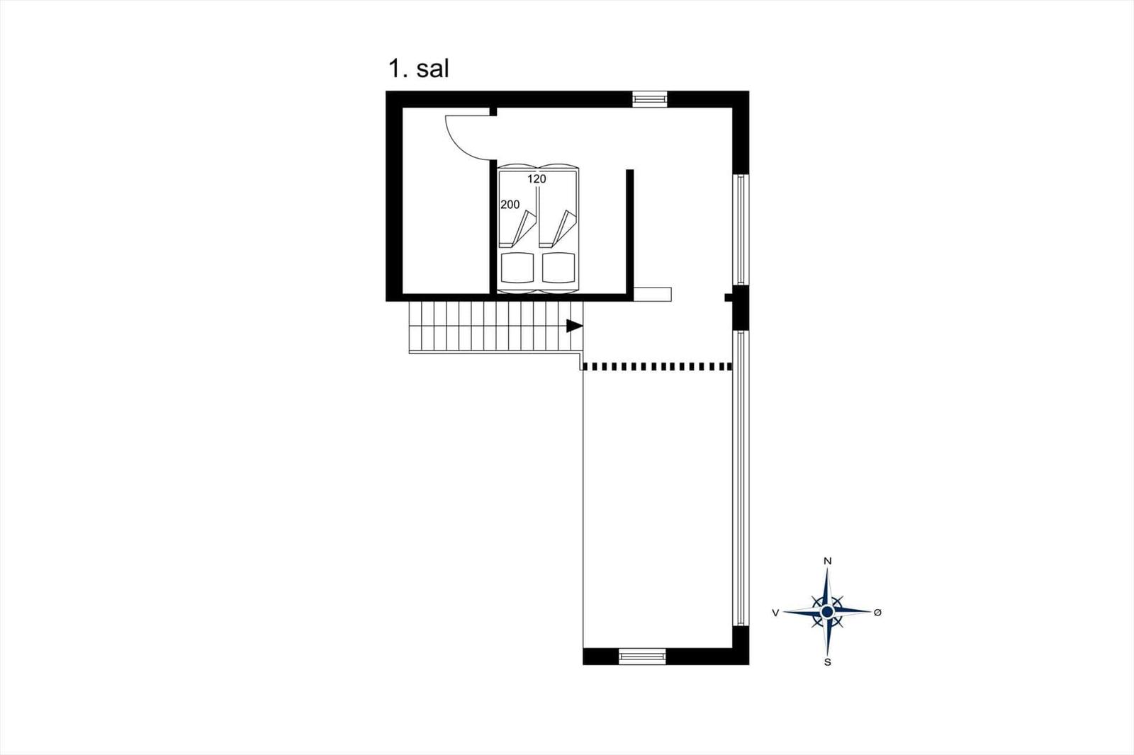 Erster Stock mit Bad und Treppe zur nächsten Etage.