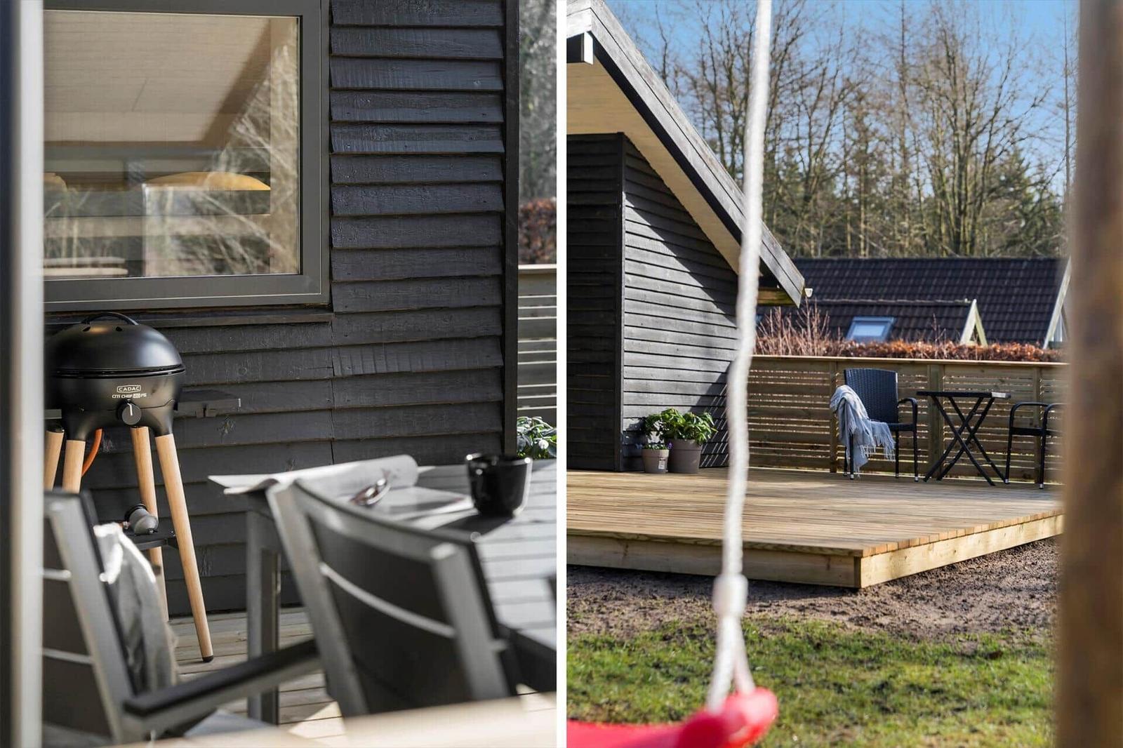 Terrasse mit Grill und Sitzgelegenheiten. Hinterhof mit Tisch, Stühlen und Pflanzen.