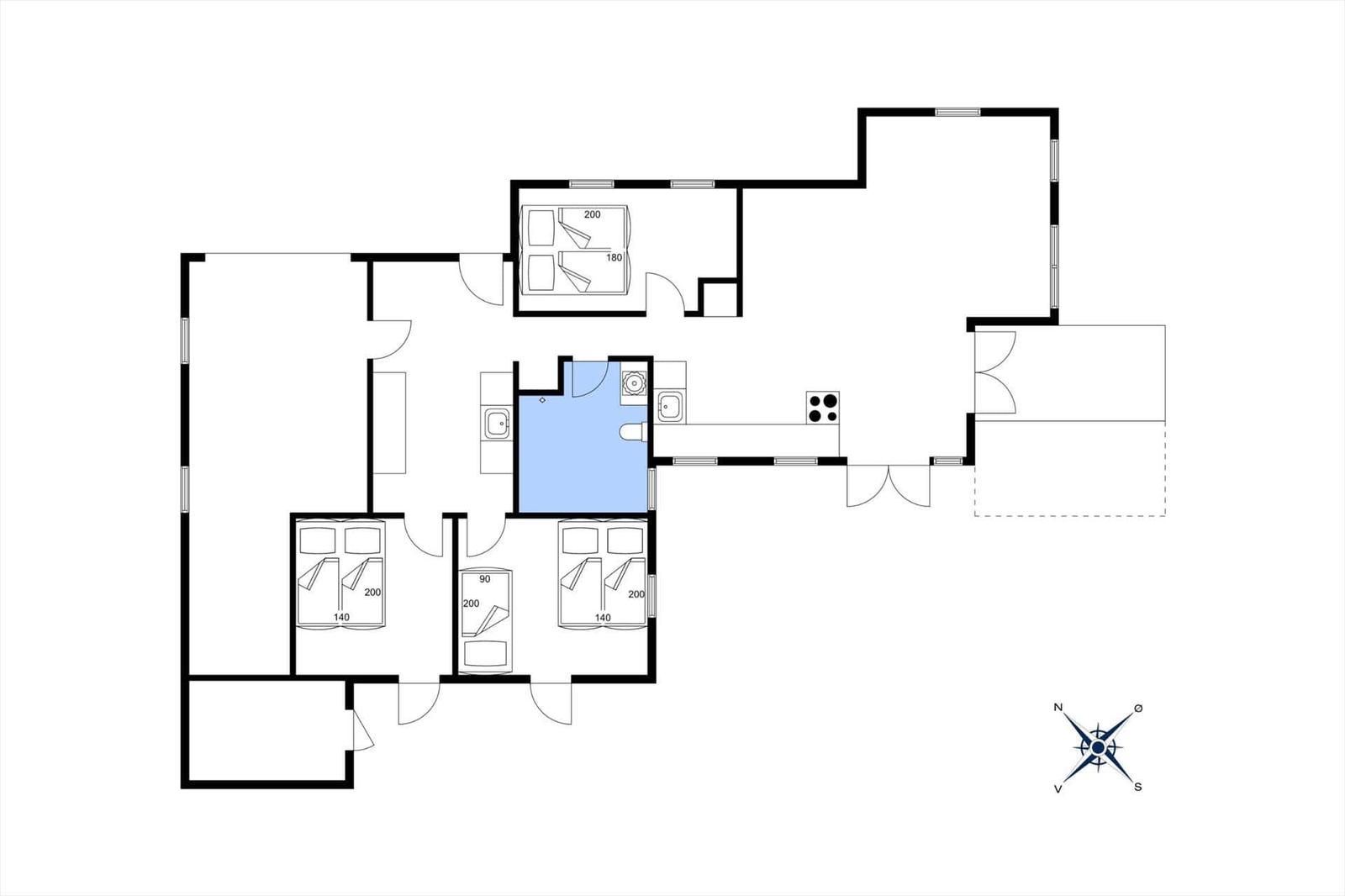Wohnung mit drei Schlafzimmern, Küche und Bad. Grundriss mit Raumbezeichnungen.
