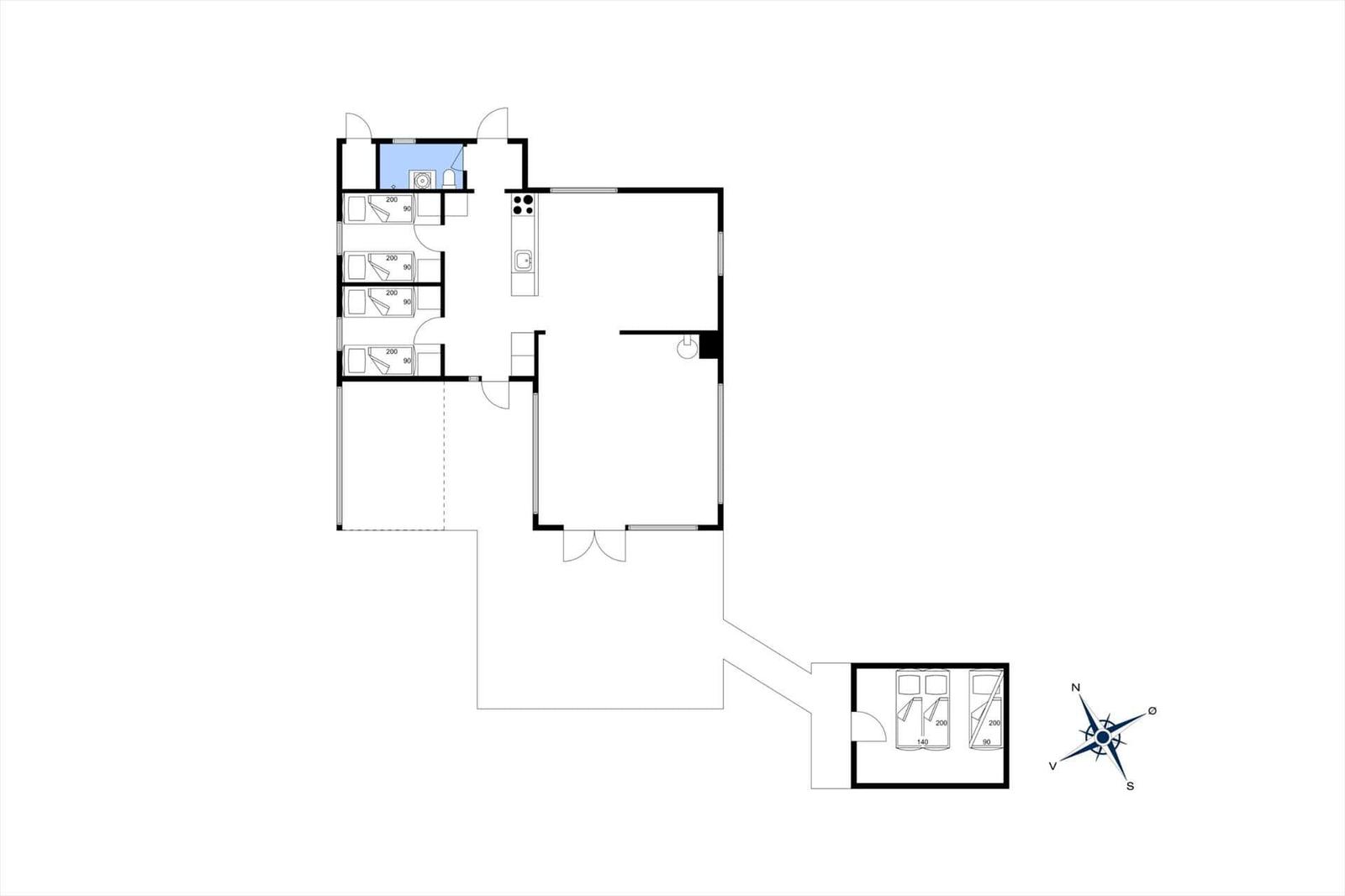 Wohnung mit drei Schlafzimmern, Küche und Bad. Außenbereich mit drei Fenstern.