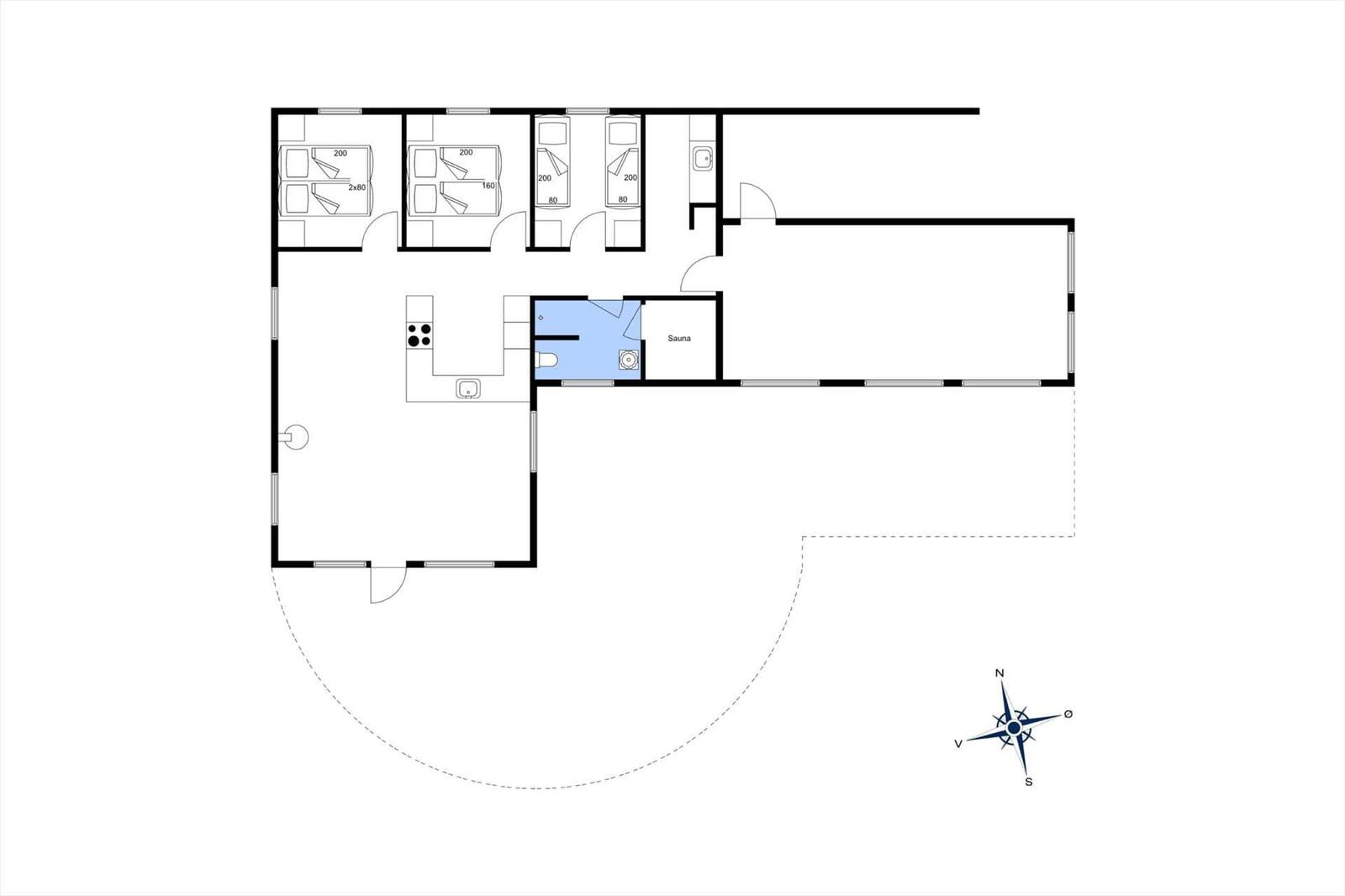 Wohnung mit drei Schlafzimmern, Küche und Sauna. Grundriss mit Orientierung.