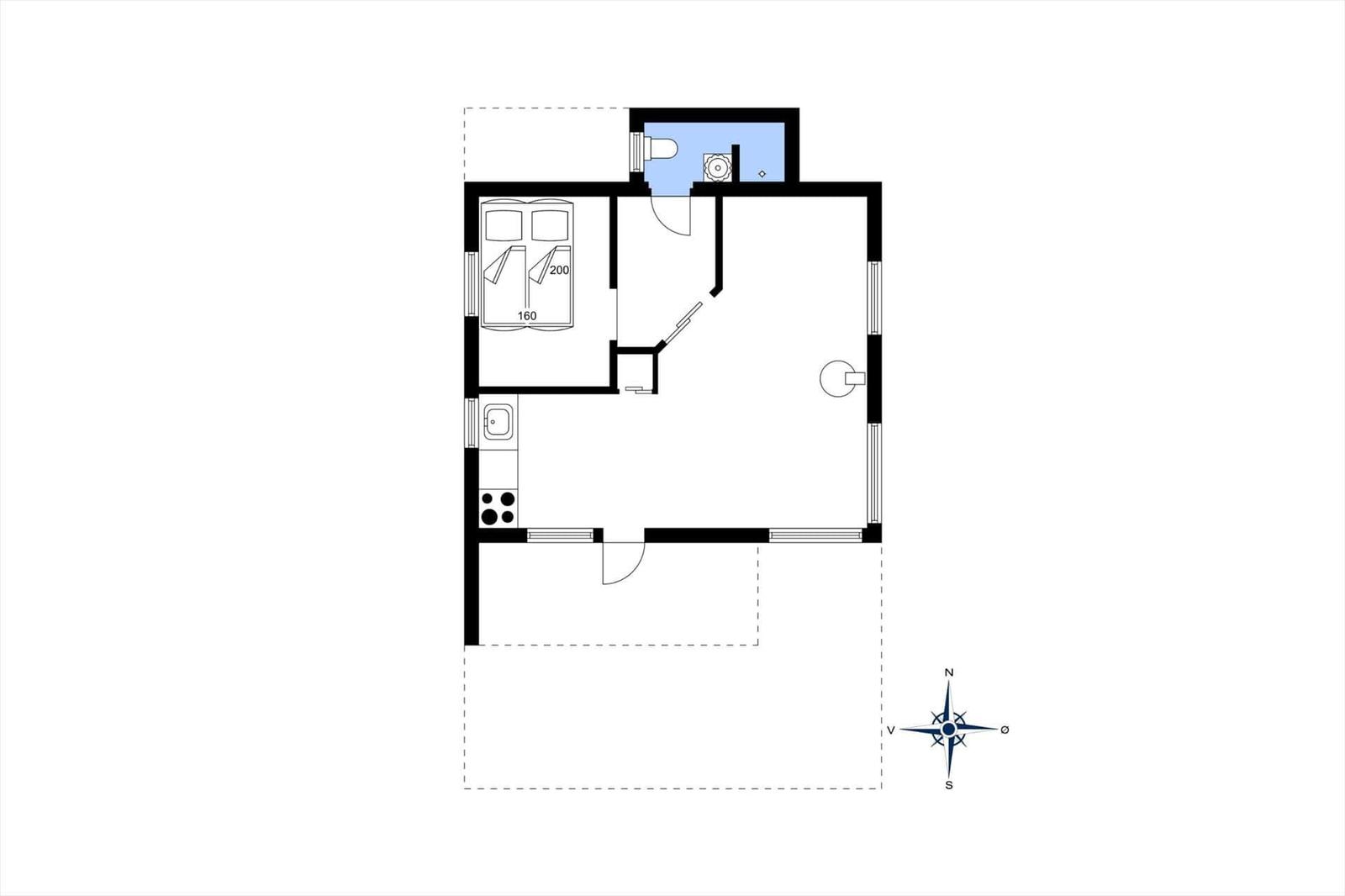 Wohnung mit Schlafzimmer, Küche und Bad. Raumübersicht mit Kompass.
