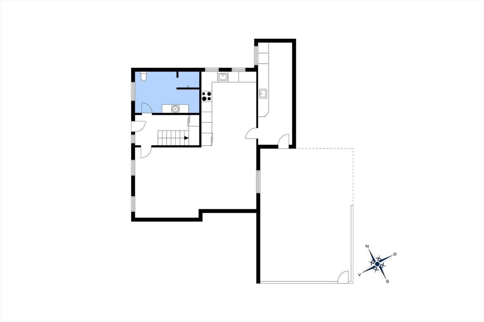 Funktionaler Grundriss mit Küche, Bad und Treppe zur oberen Etage.