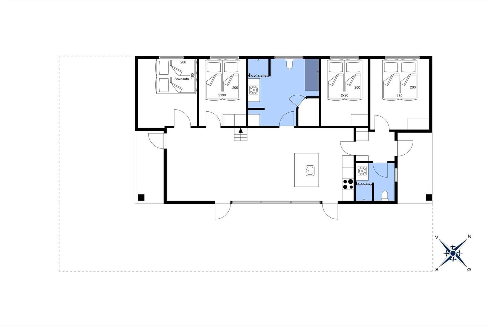 Fünf Schlafzimmer mit Betten und eine Küche mit Herd und Spüle.