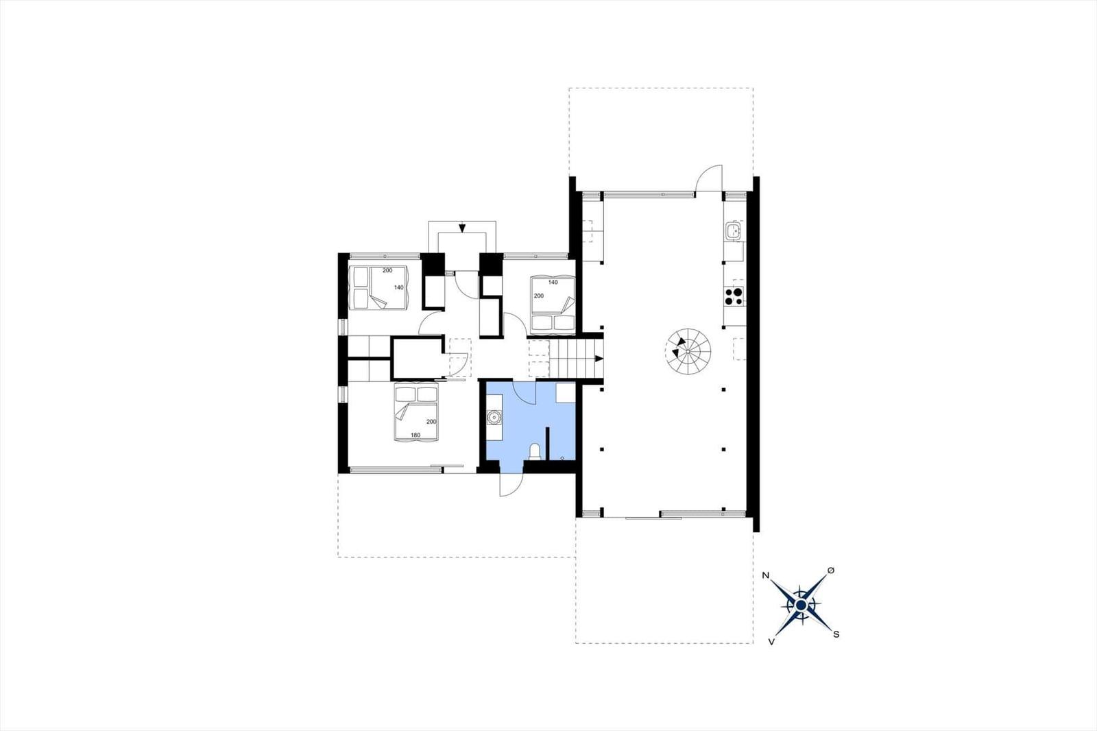 Die Wohnung hat drei Schlafzimmer, eine Küche und ein Bad.