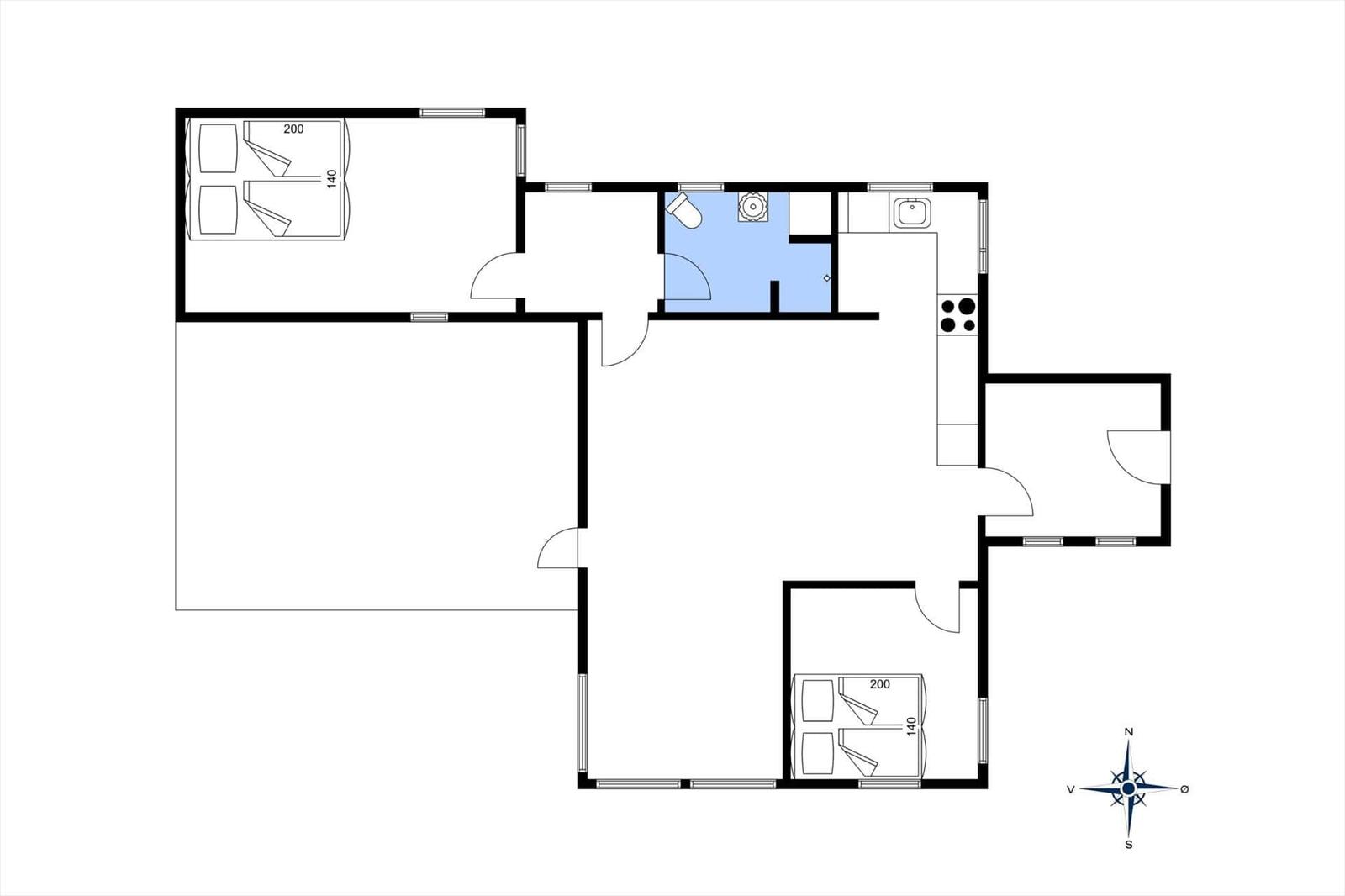 Zwei Schlafzimmer, Küche, Bad und Wohnbereich mit Kompass.