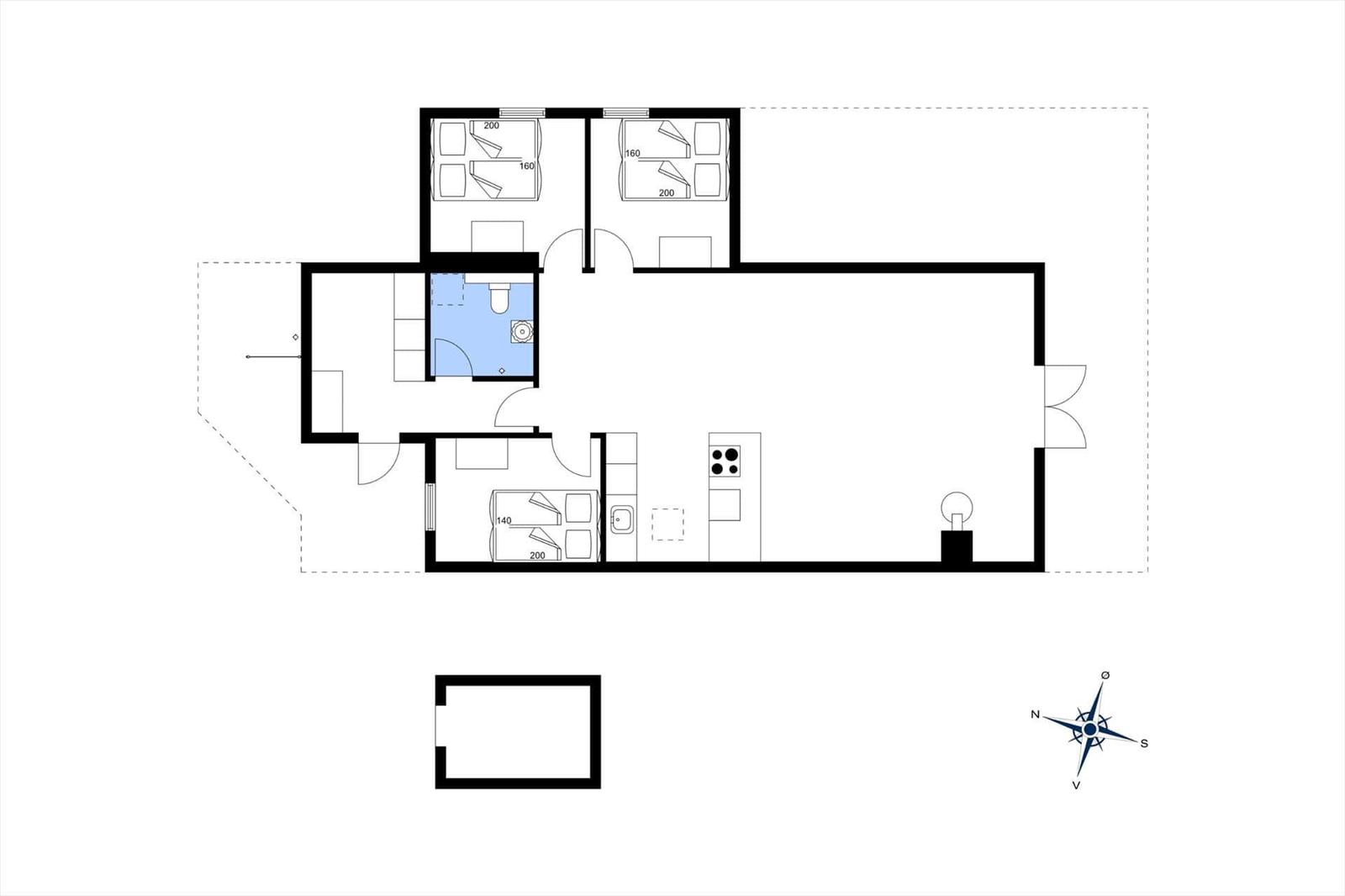 Wohnung mit drei Schlafzimmern, Küche und Bad. Grundriss mit Kompass.