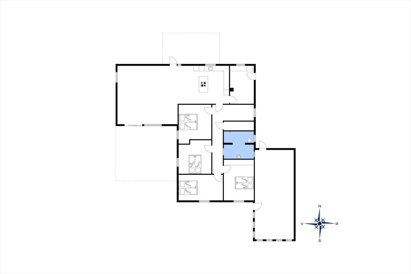 Wohnung mit vier Schlafzimmern, Küche und Bad. Orientierung mit Kompass.