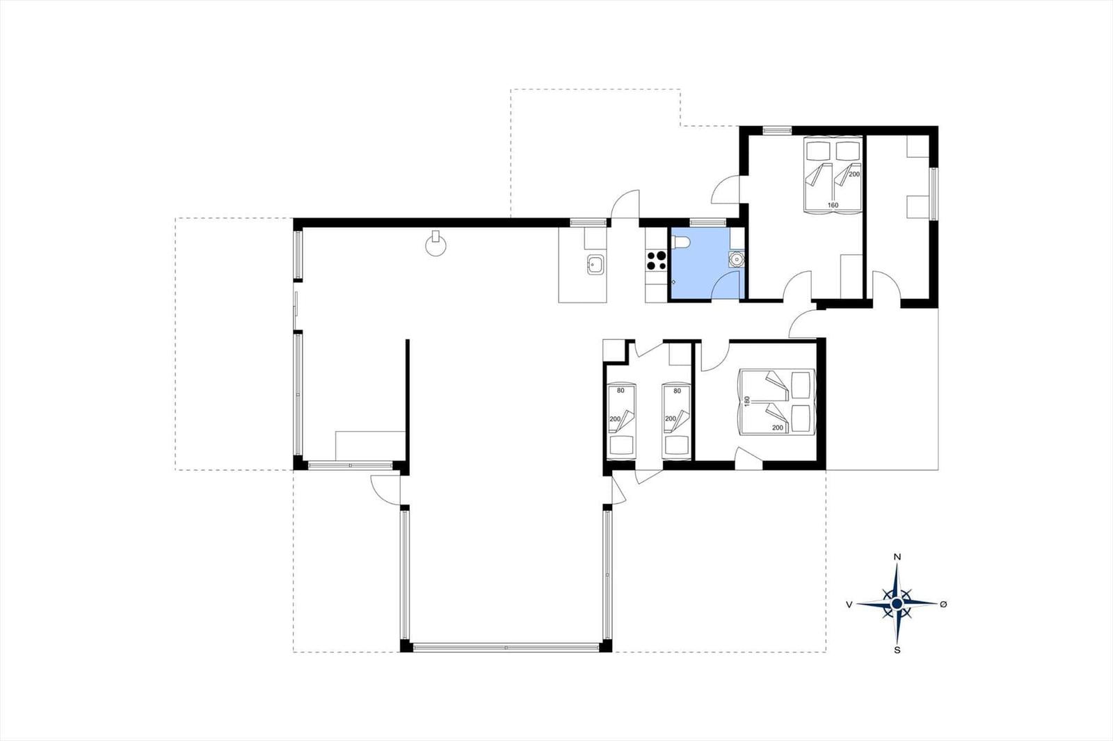 Wohnung mit drei Schlafzimmern, Küche und Bad. Grundriss mit Kompass.
