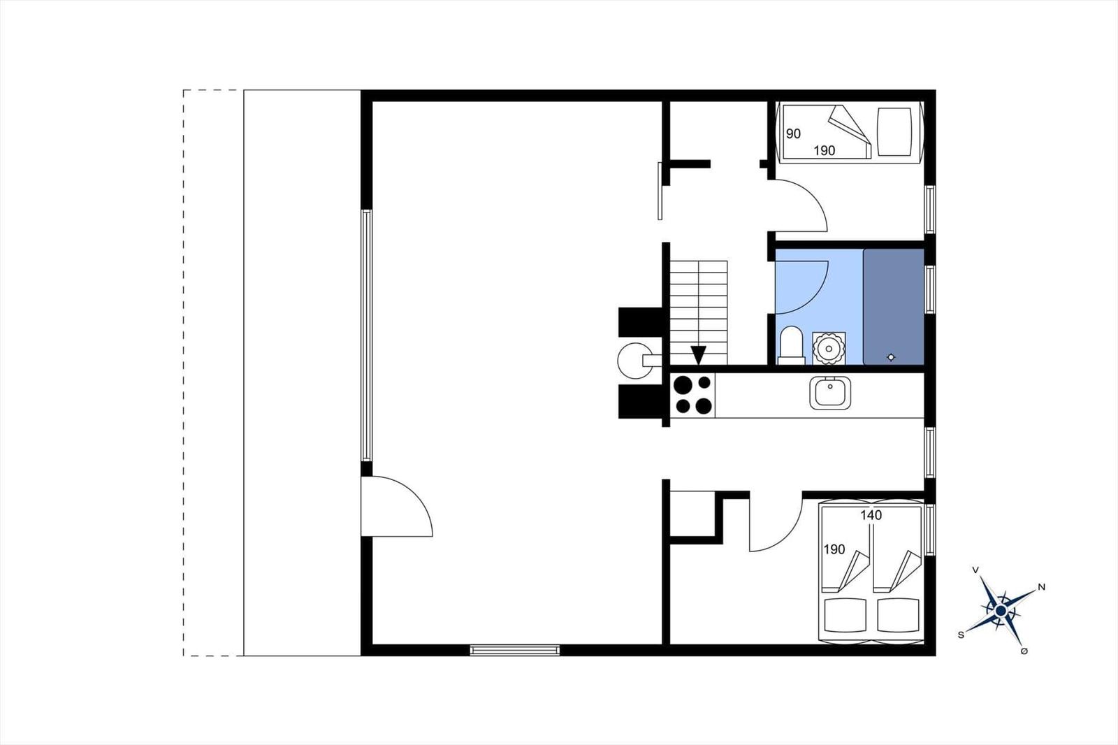 Wohnung mit Küche, Bad und zwei Schlafzimmern. Raumübersicht mit Kompass.