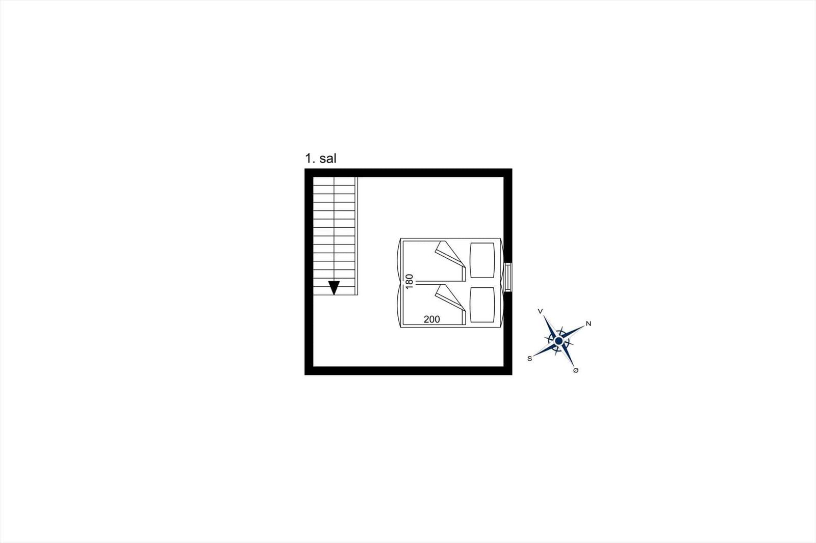 Erdgeschoss mit Schlafbereich und Treppe zur oberen Etage.