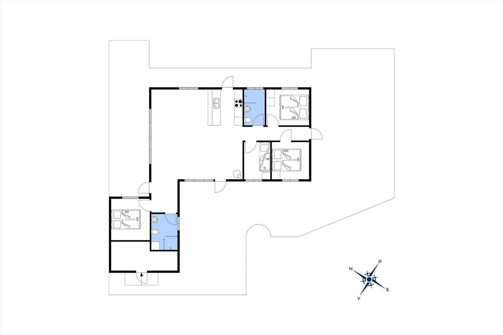 Apartment with three bedrooms, kitchen, and two bathrooms. Floor plan with compass.