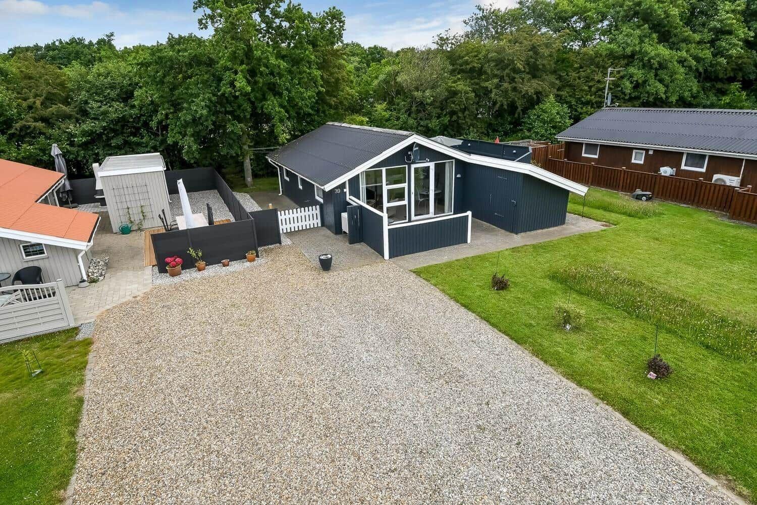 Moderne Ferienhaus mit Garten, Terrasse und Grillplatz.