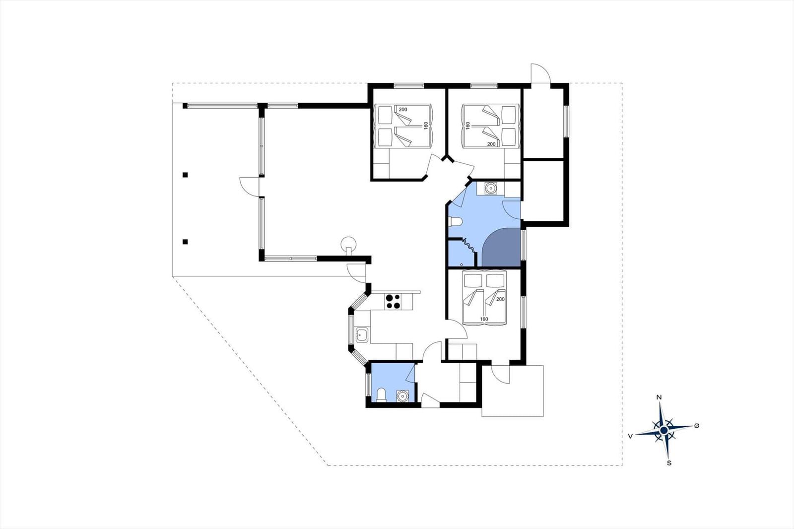 Die Wohnung hat drei Schlafzimmer, eine Küche und zwei Badezimmer.