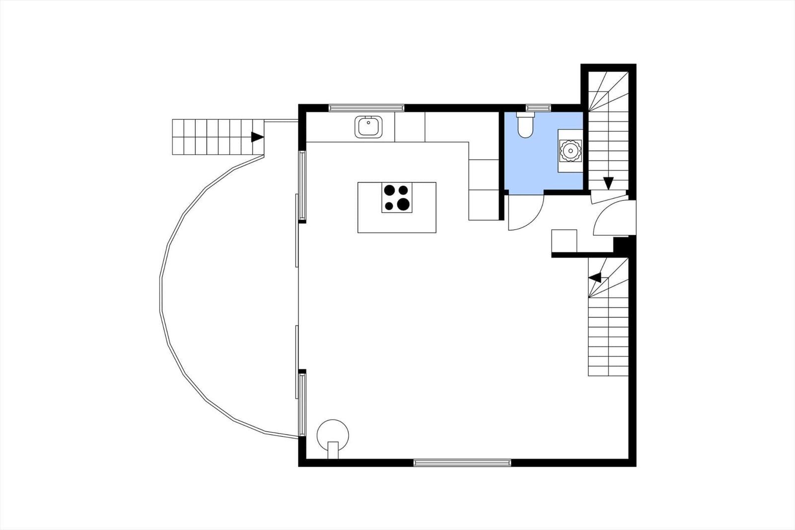 Die Wohnung hat eine Küche, Bad und eine Treppe zur oberen Etage.