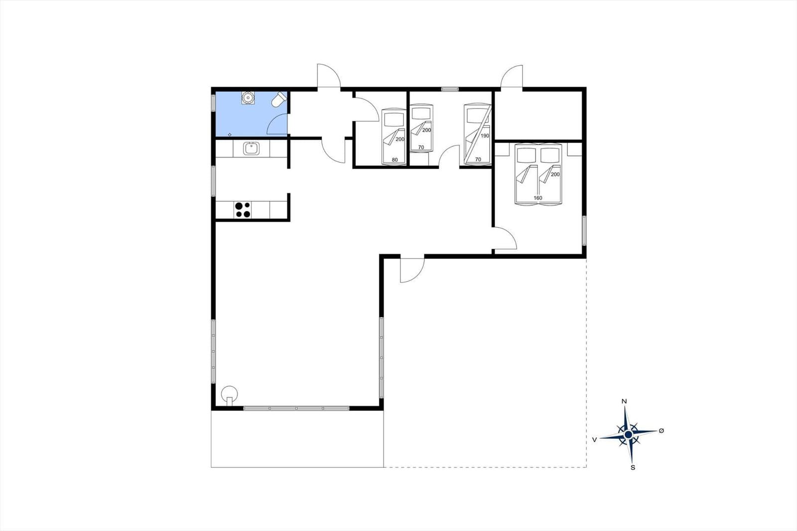 Wohnung mit vier Schlafzimmern, Küche und Bad. Orientierung mit Kompass.