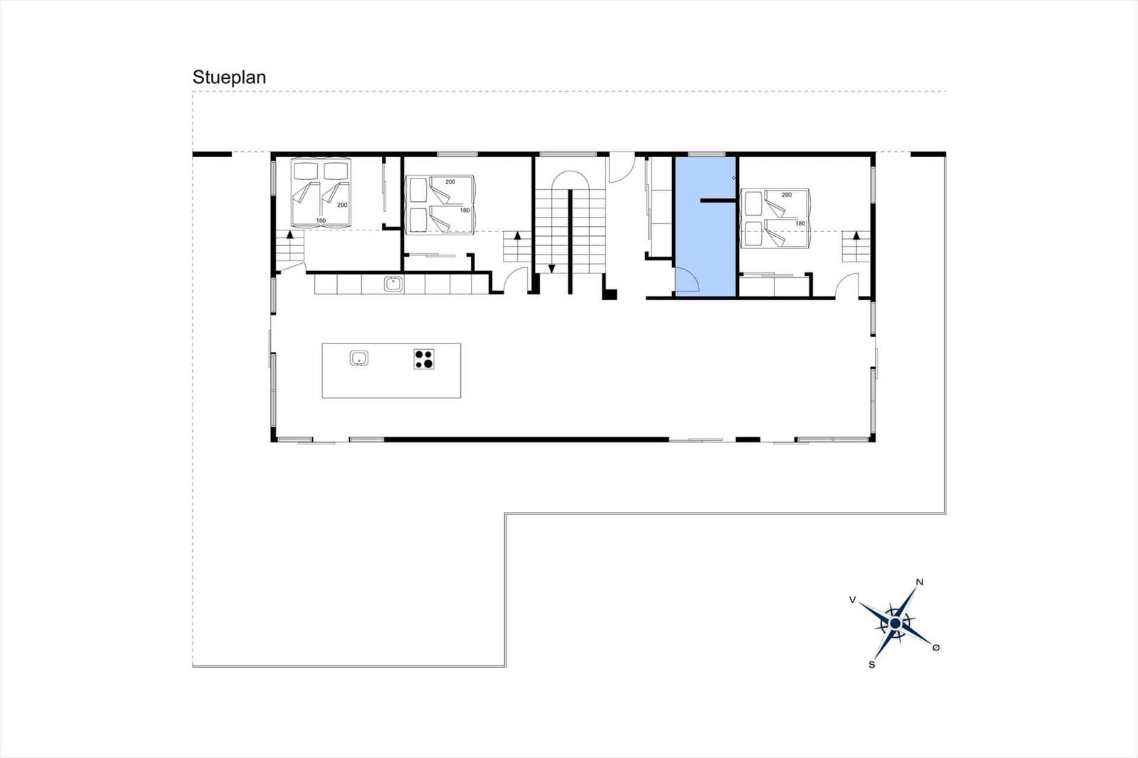 Stueplan zeigt Wohnbereich, Küche, drei Schlafzimmer und Bad.