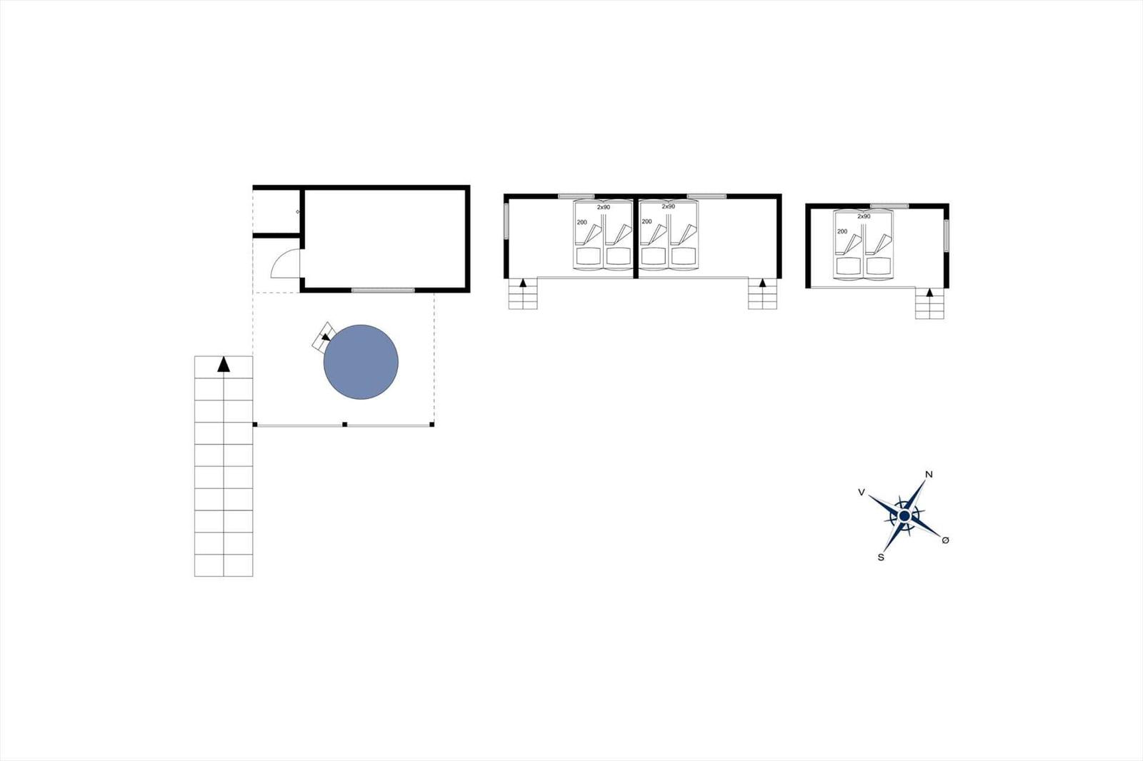 Planimetriek zeigt Wohnbereich, drei Schlafzimmer und runden Pool.