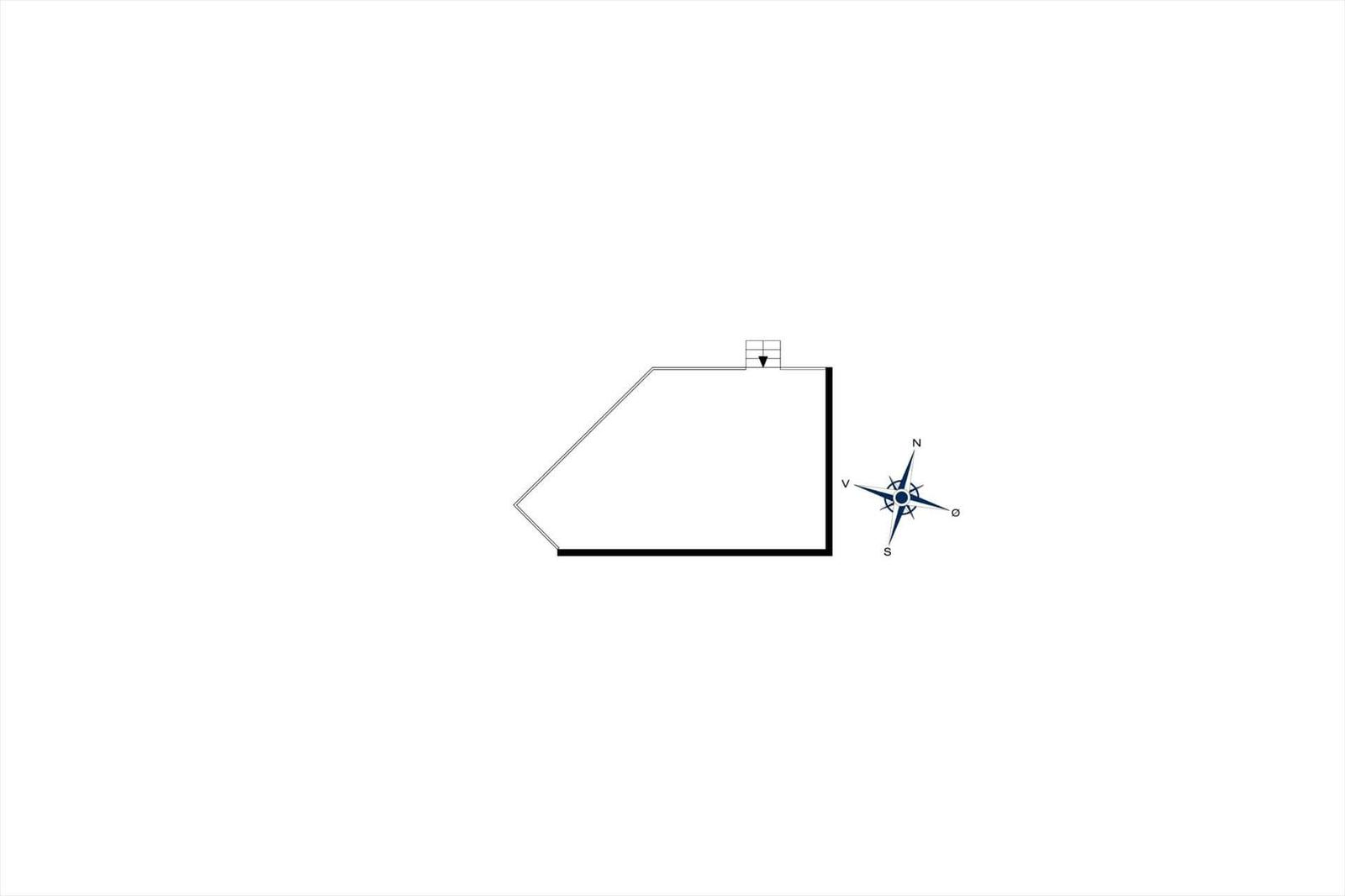 Floor plan with compass and window marker.