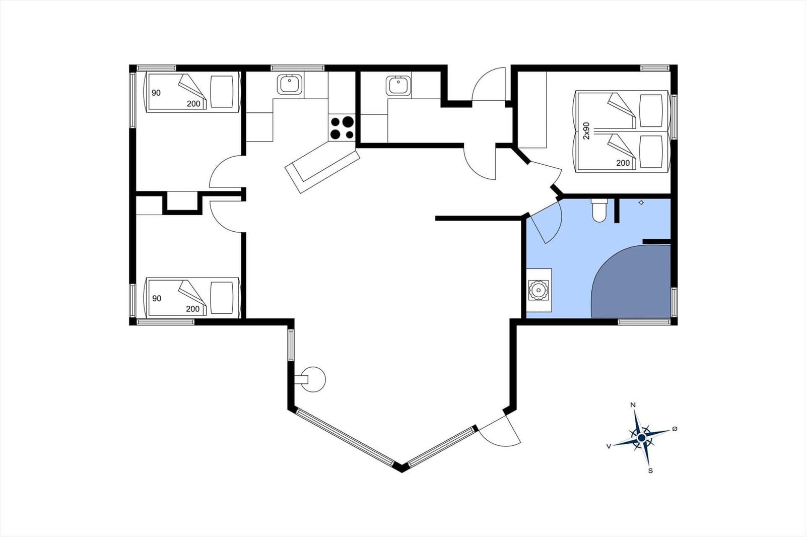Apartment with three bedrooms, kitchen, and bathroom. Hall with toilet.