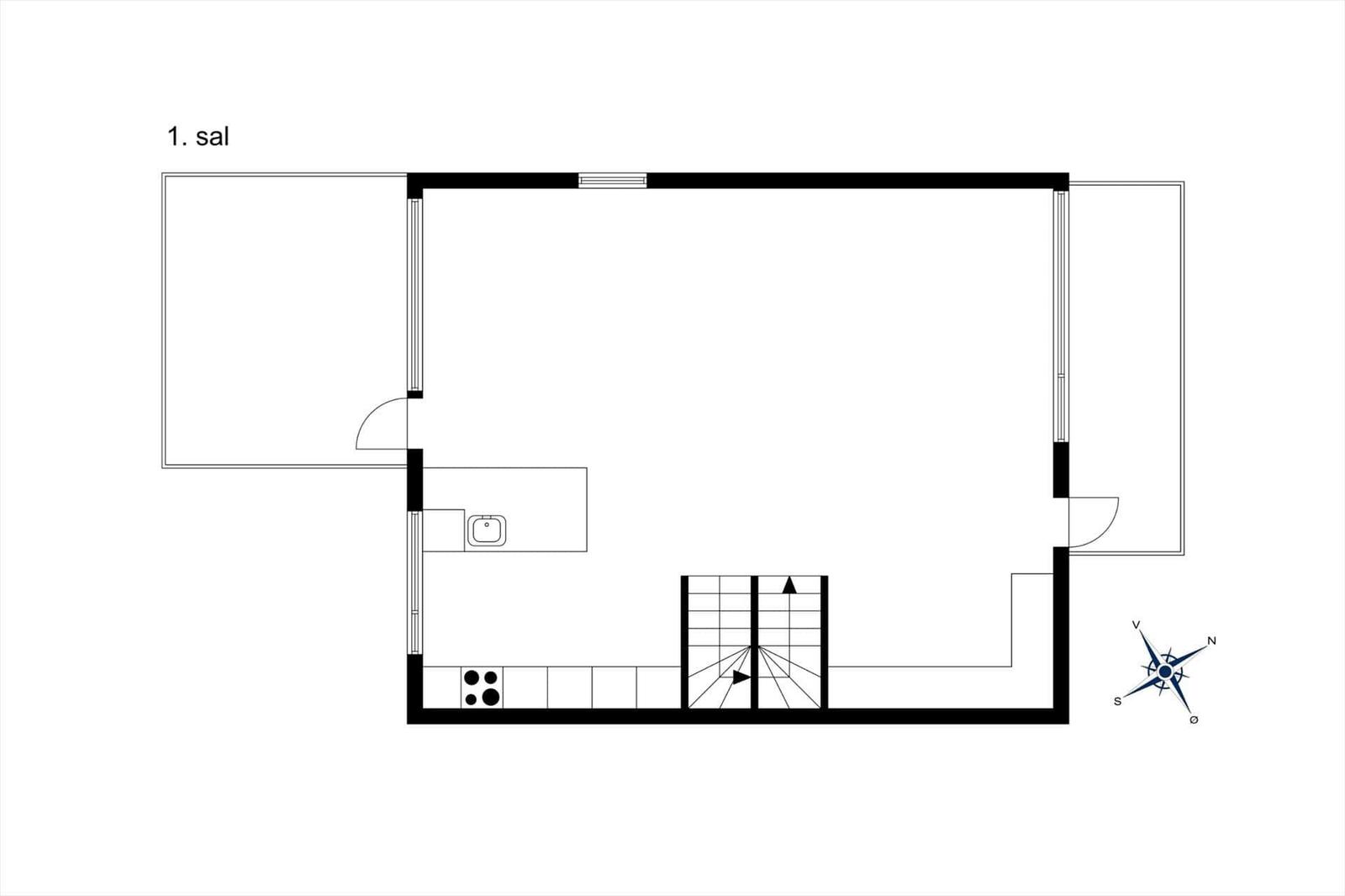 Erdgeschoss mit Küche, Bad und Treppe zur oberen Etage.