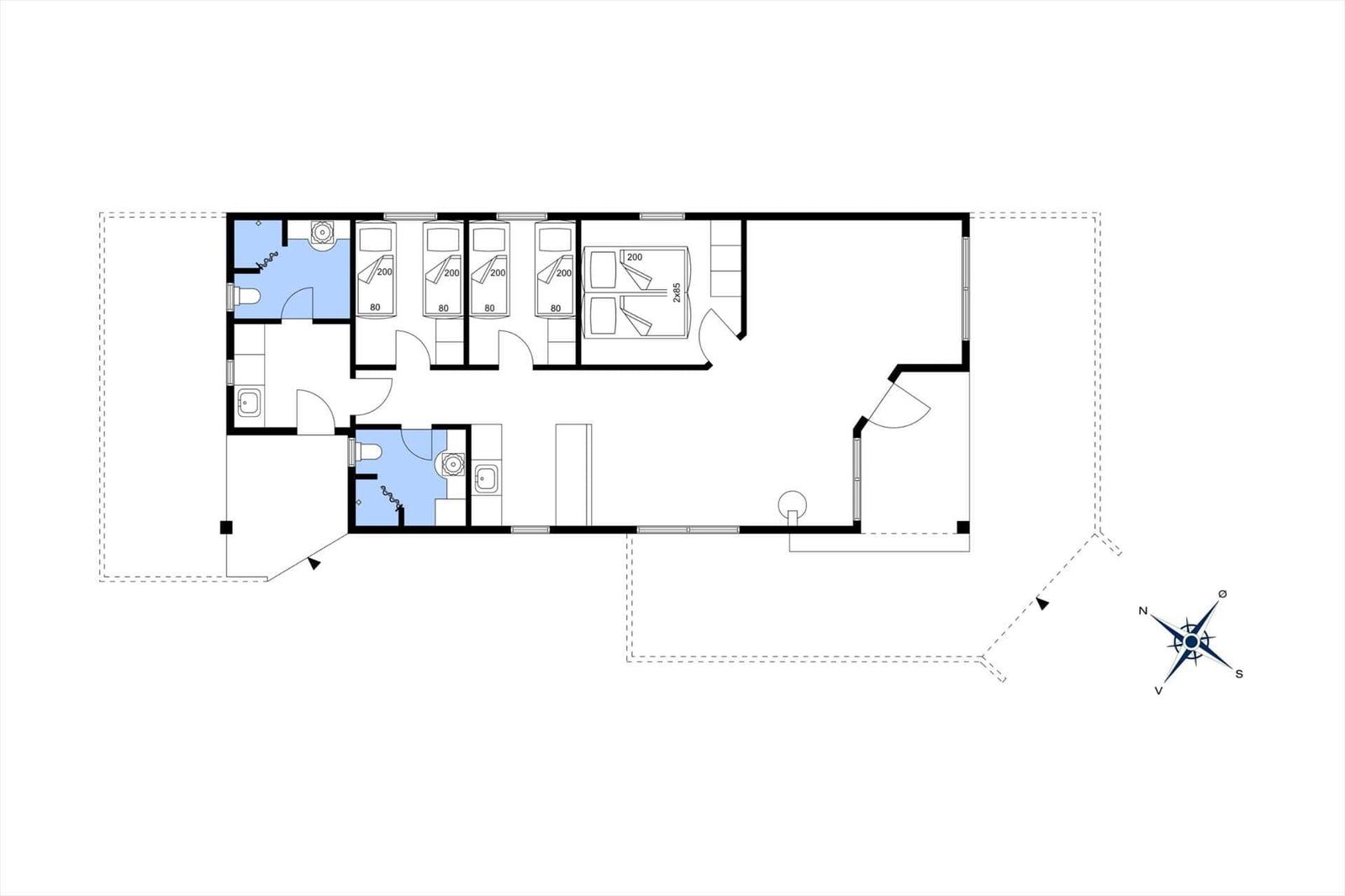 Grundriss einer Ferienwohnung mit mehreren Schlafzimmern und Bädern.