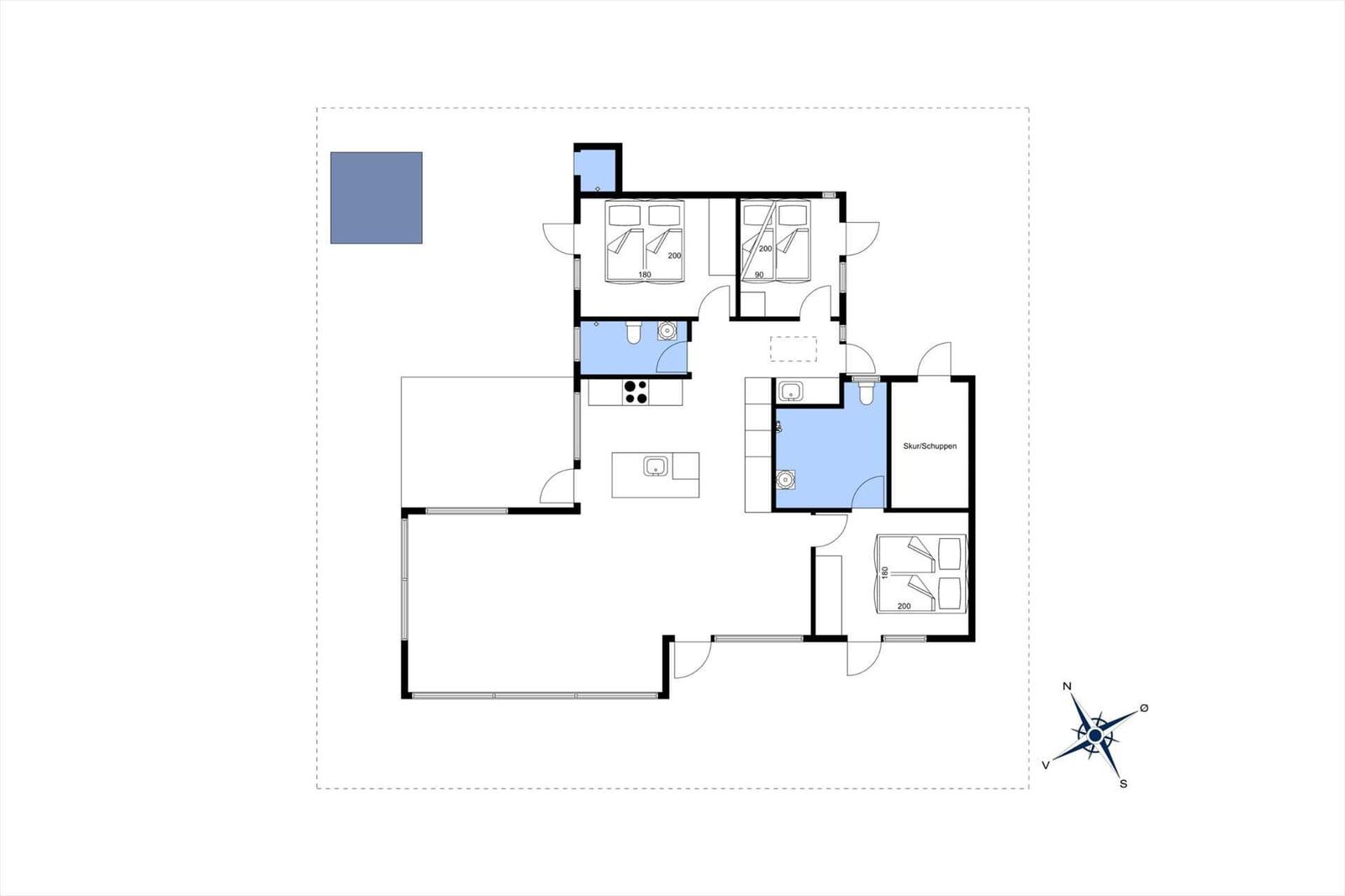 Apartment with three bedrooms, kitchen, and bathroom. Skur/Schuppen available.