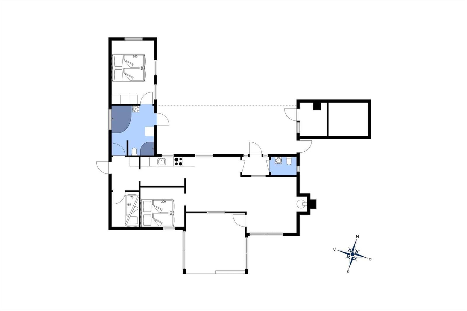Apartment with two bedrooms, kitchen, and bathroom.